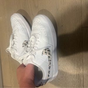 Size 8.5 womens nike shoes